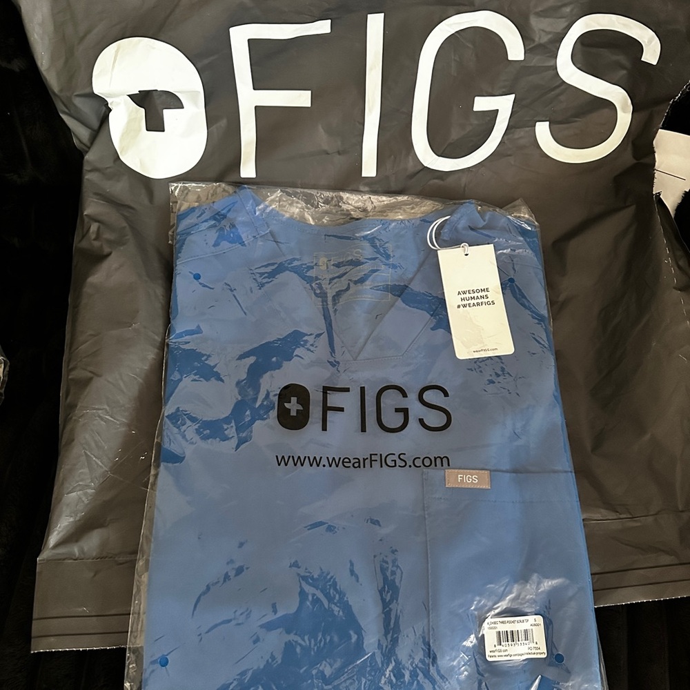 Figs Classic Royal Blue Scrub Top CHISEC 3 Pocket Size: S